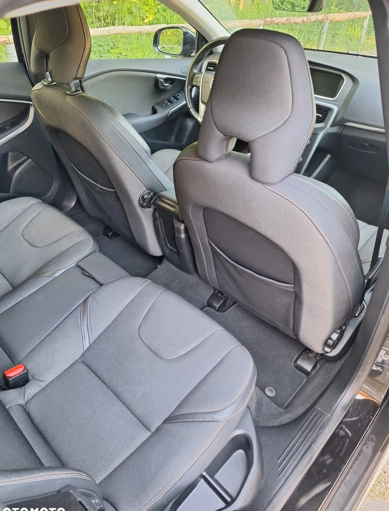 Volvo V40 cena 56900 przebieg: 132000, rok produkcji 2016 z Gdynia małe 254
